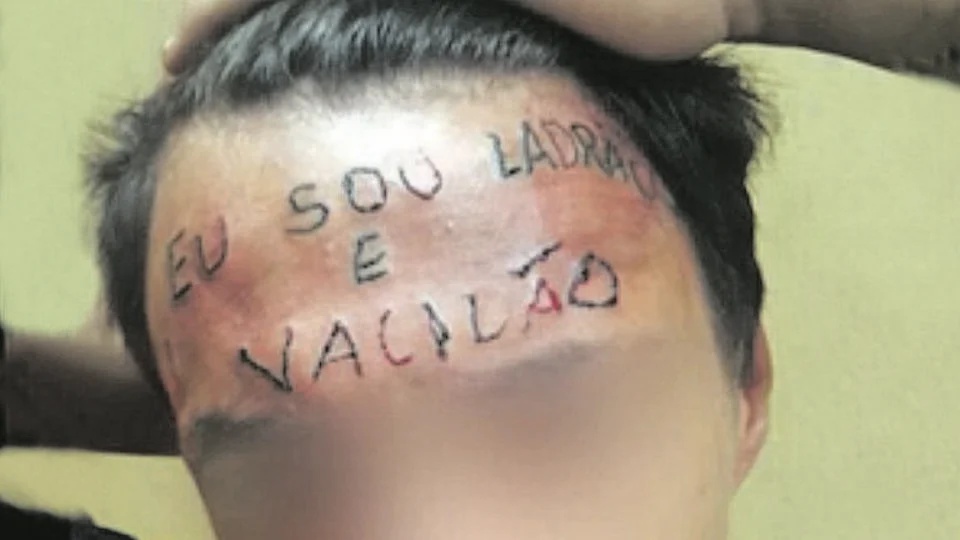 Silva com a testa tatuada em 2017