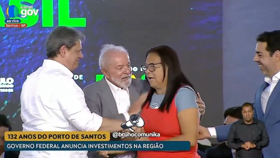 Vídeo: Lula leva mulher que vaiou governador de SP para cumprimentá-lo no palco