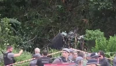 Helicóptero caiu em Barueri (SP) e deixou sete feridos