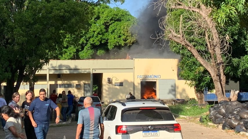 Vídeo: Incêndio atinge campus da Uespi em Teresina