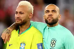 Neymar e Daniel Alves(Reprodução)