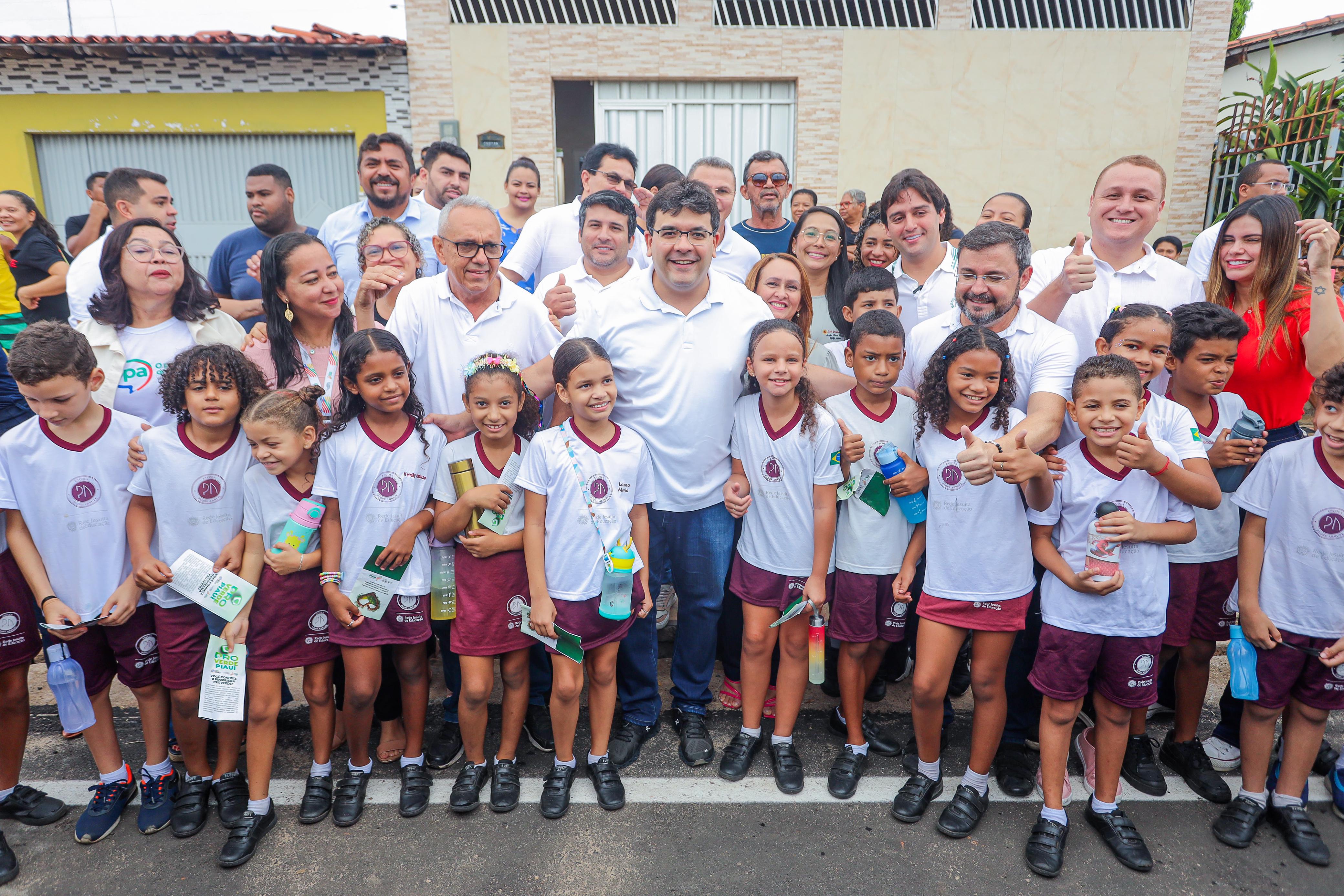 Fonteles entrega primeira das 67 obras do Orçamento Participativo em Teresina