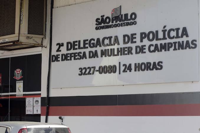 Filha encontra pais enforcados na garagem de casa em SP