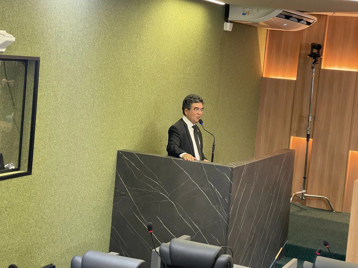 Deputado Francisco Limma (PT) durante fala na tribuna nesta segunda-feira (11)
