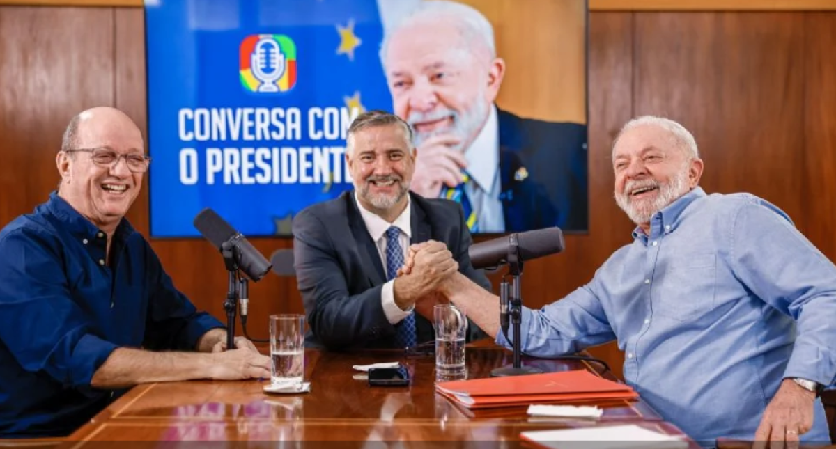 Lula, Paulo Pimenta e Marcos Uchôa no Conversa com o Presidente