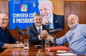 Lula, Paulo Pimenta e Marcos Uchôa no Conversa com o Presidente(Ricardo Stucked)