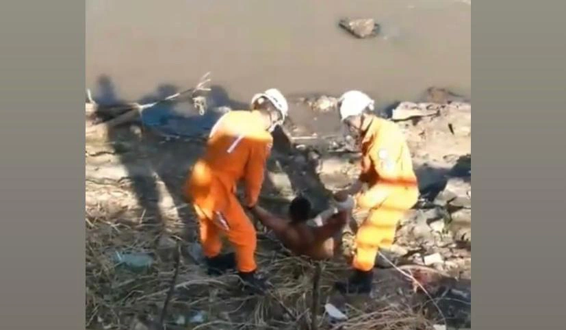 “Morto” acorda na hora em que bombeiros o resgatavam em rio
