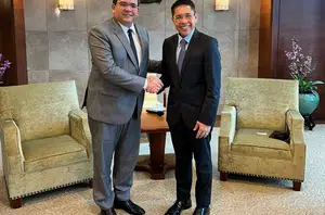 Rafael se reúne com ministro da Educação de Singapura(Ccom)