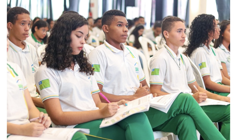 Piauí: 50 estudantes com melhores notas no Enem receberão R$ 1.412