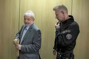 O agente da Polícia Federal Jorge Chastalo e Lula(Reprodução)
