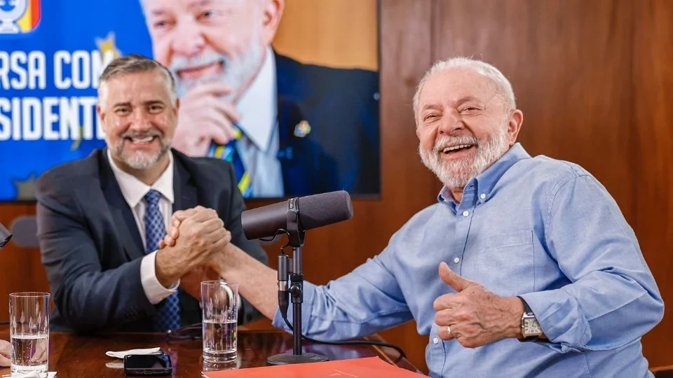 Paulo Pimenta, ministro da Secom, e o presidente Lula