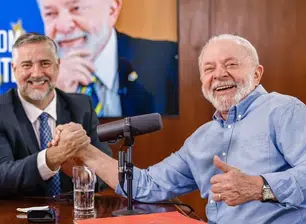 Paulo Pimenta, ministro da Secom, e o presidente Lula