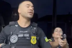 Policiais civis de Goiás durante cumprimento de mandado de prisão(Reprodução/Twitter)