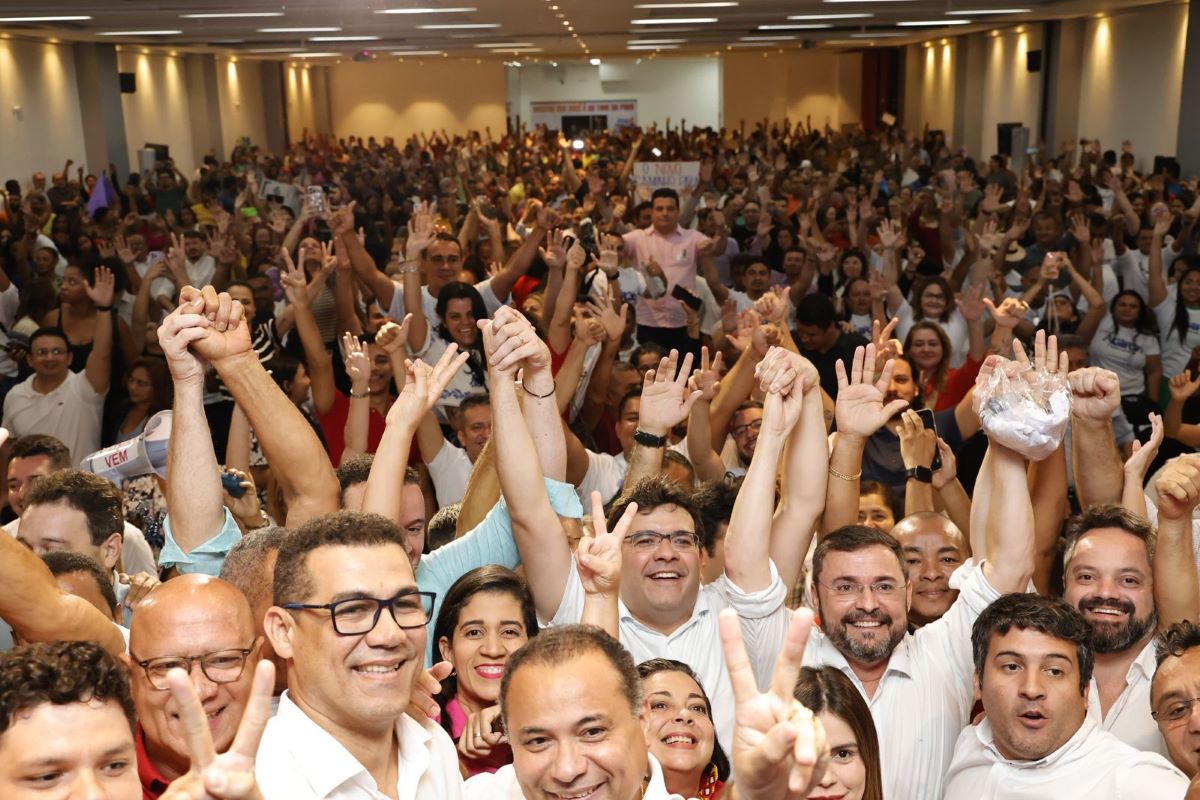 Encontro do "Time do Povo" com Fábio Novo e Rafael Fonteles reúne multidão em Teresina