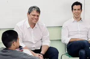 Tarcísio vai trocar professores por ChatGPT nas escolas públicas(Twitter / Tarcísio Gomes de Freitas)