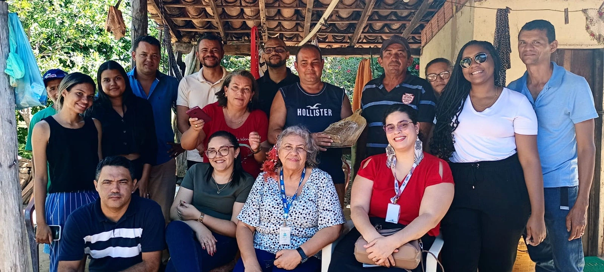 Equipe se reúne na casa de produtores de rapadura na comunidade Brejão, em Sebastião Barros