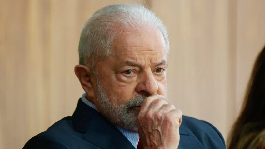 Desemprego cai, renda cresce e Lula empaca!