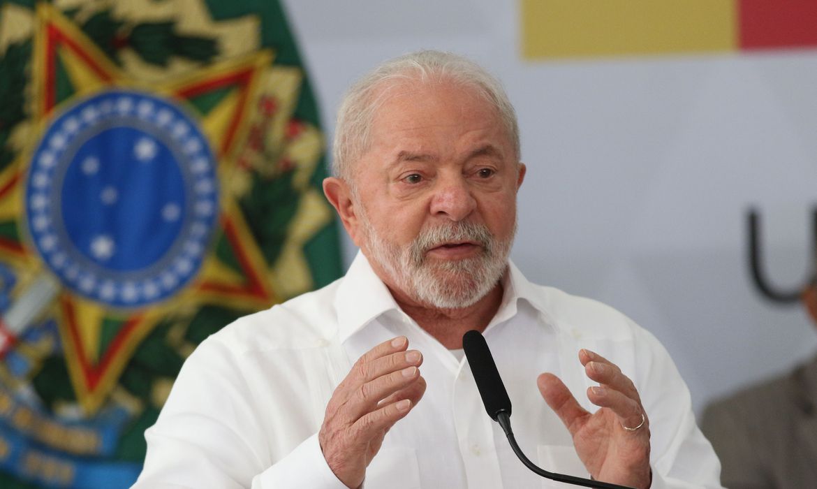 RS: Lula anuncia 2 salários mínimos a trabalhadores