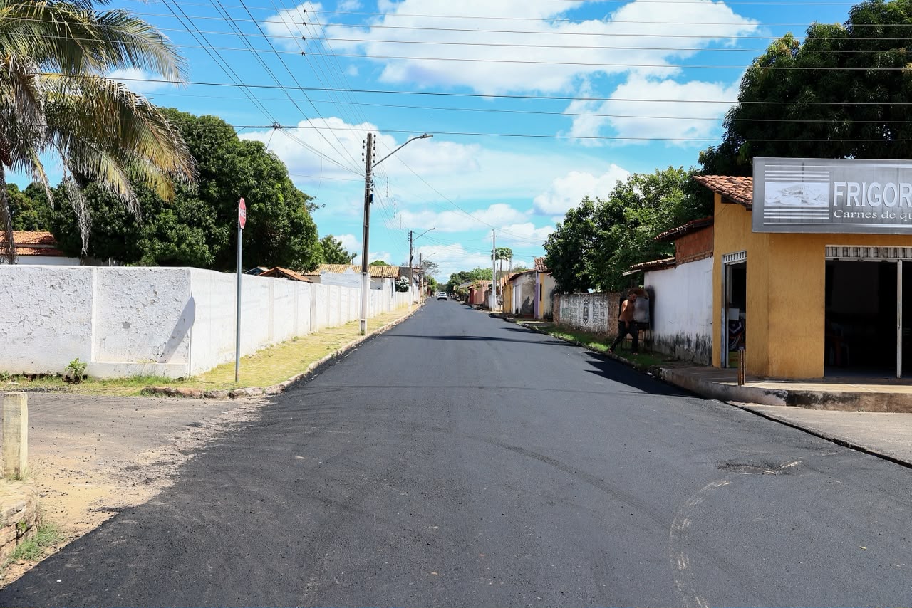 Governo do Estado asfalta 17 ruas em Demerval Lobão e amplia mobilidade urbana no município