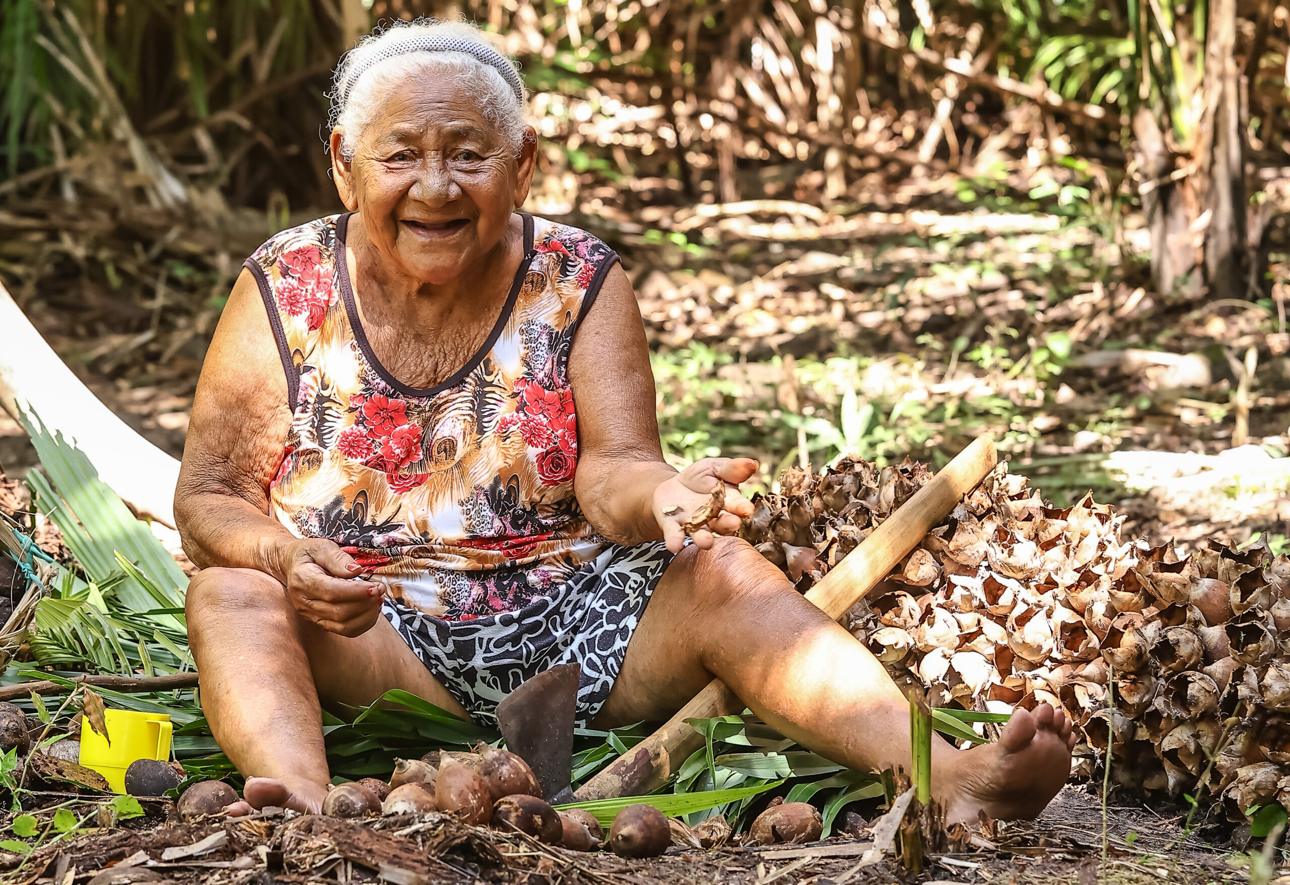 Patrimônio vivo das quebradeiras de coco do Piauí, Chica Lera é homenageada na III Feira da Agricultura Familiar