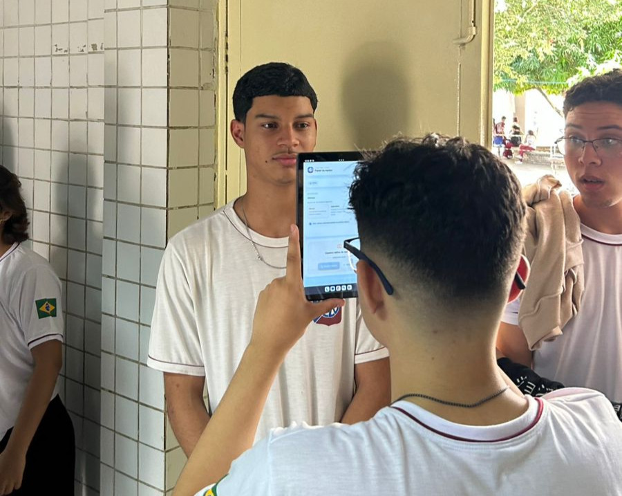 Alunos do Liceu Piauiense desenvolvem sistema com reconhecimento facial para organizar alimentação escolar