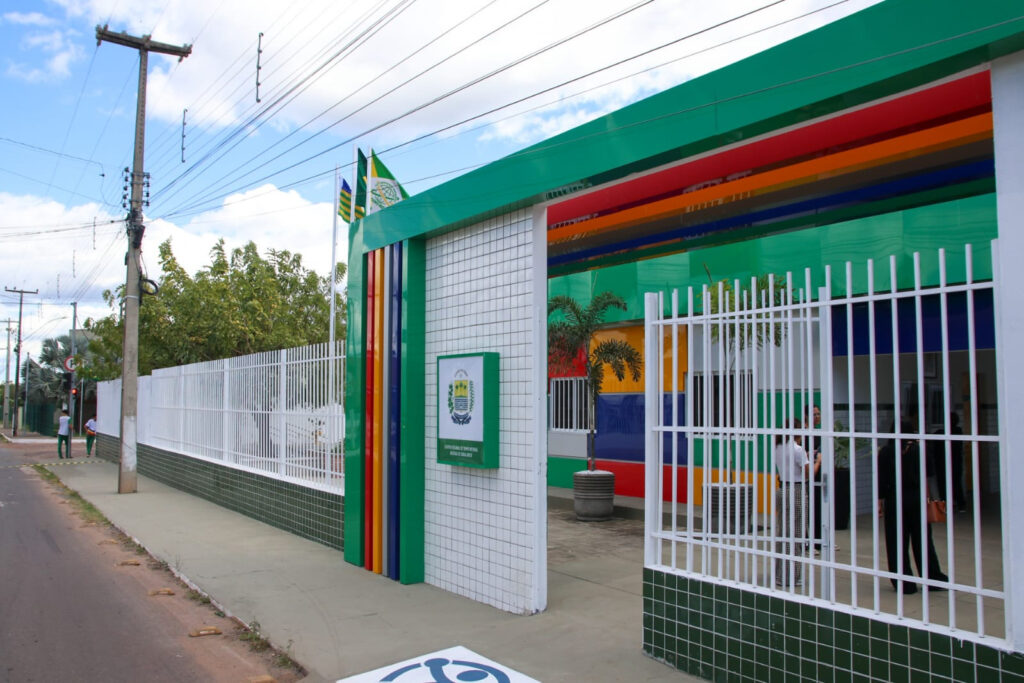 Governo do Piauí entrega escola modernizada em Piracuruca e amplia qualidade de ensino em tempo integral na região