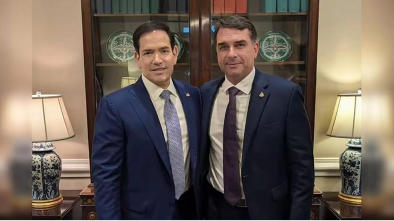 Carta de Marco Rubio faz crescer acusações de que Flávio Bolsonaro ofereceu o Brasil aos EUA