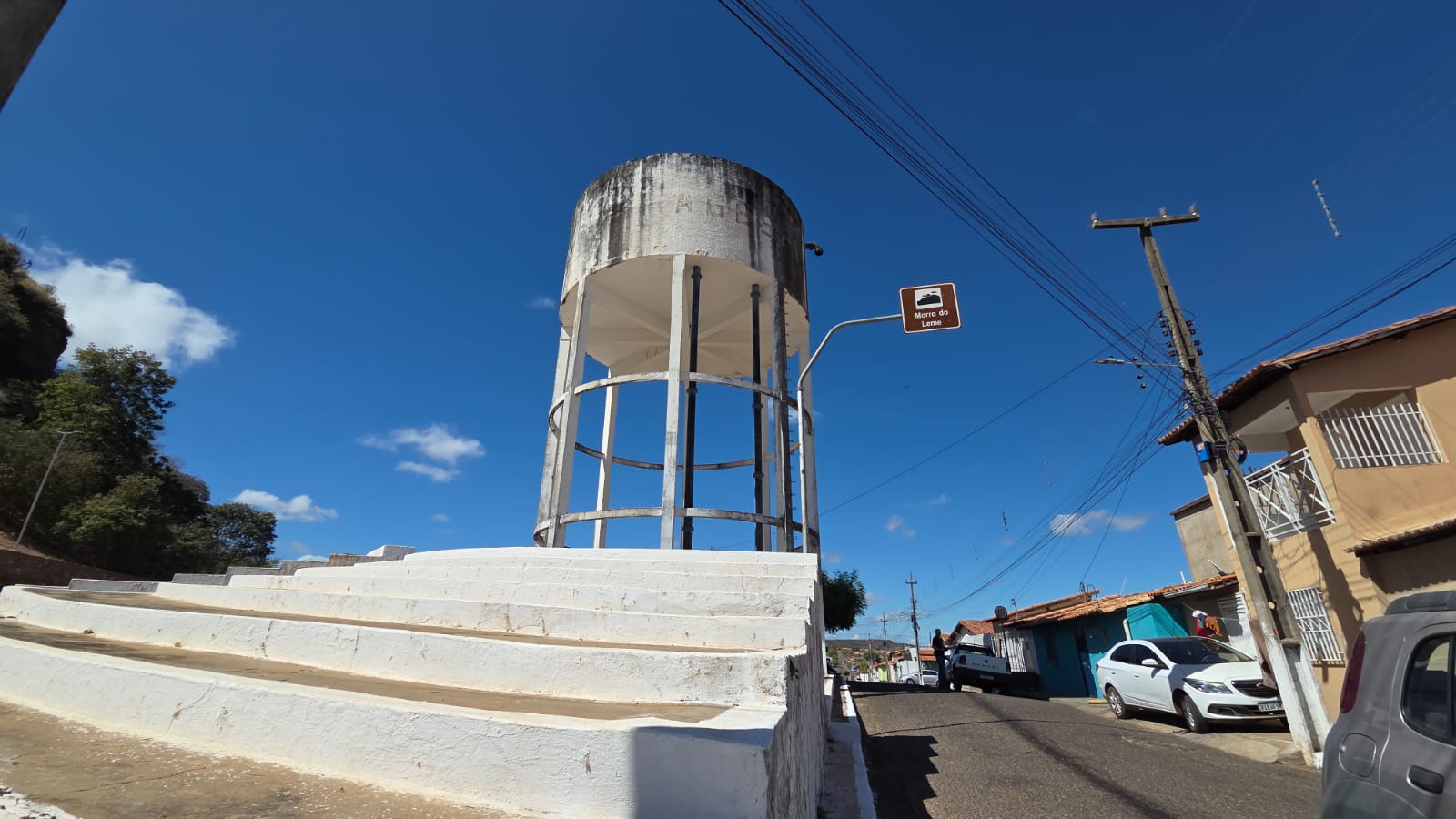 Águas do Piauí realiza melhoria no reservatório do bairro Leme e orienta moradores sobre abastecimento em Oeiras nesta terça (30)