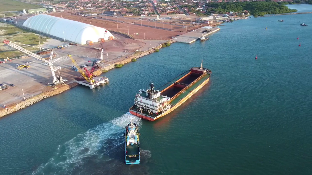Após 116 anos, Porto Piauí inicia operações com exportação de minério de ferro para a China; entenda a logística