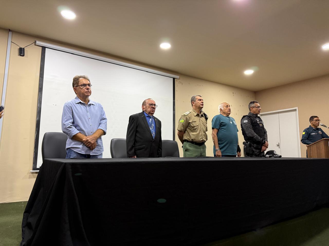 Autor do Hino da Polícia Militar do Piauí visita Quartel do Comando Geral