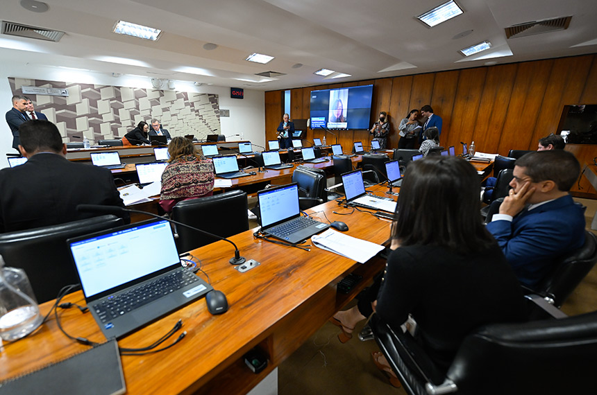 Vai à Câmara projeto que obriga CVM a apresentar relatório ao Senado