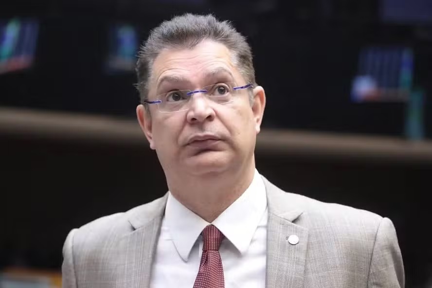PF mira aliados de Sóstenes Cavalcante em investigação sobre suposto desvio da cota parlamentar