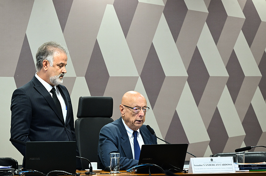 Vai à Câmara projeto que autoriza servidor federal a atuar como MEI