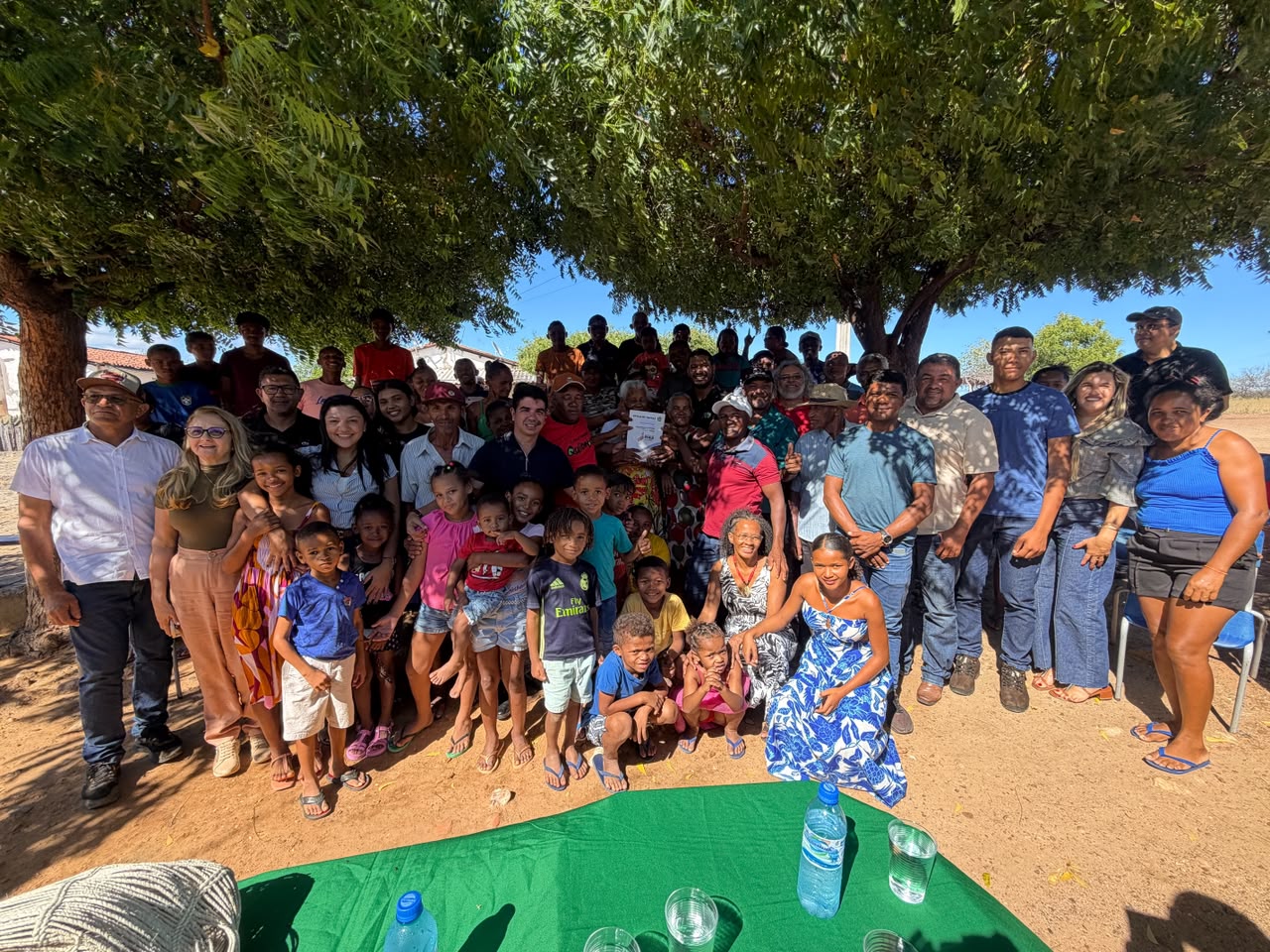 Interpi entrega registro de imóvel à comunidade quilombola Jatobazinho em Dom Inocêncio