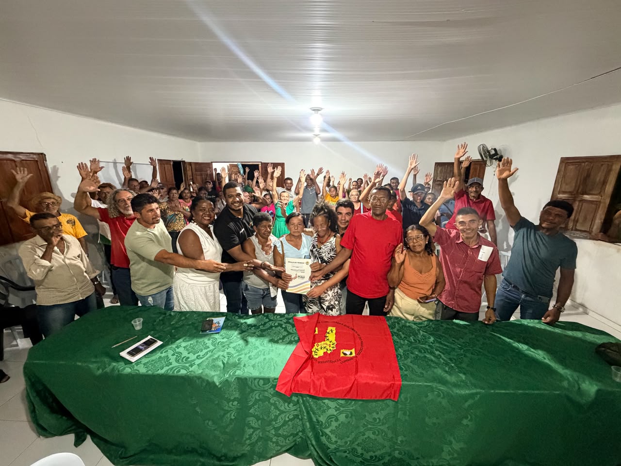 Interpi entrega título coletivo à comunidade quilombola Poço do Cachorro em Dom Inocêncio
