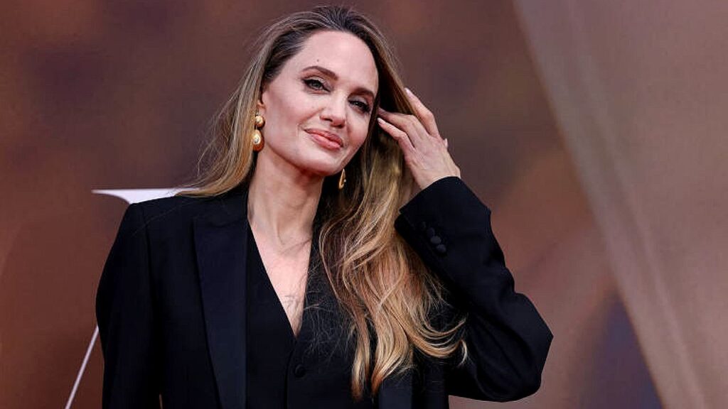 Angelina Jolie fala sobre vida pós-divórcio de Brad Pitt