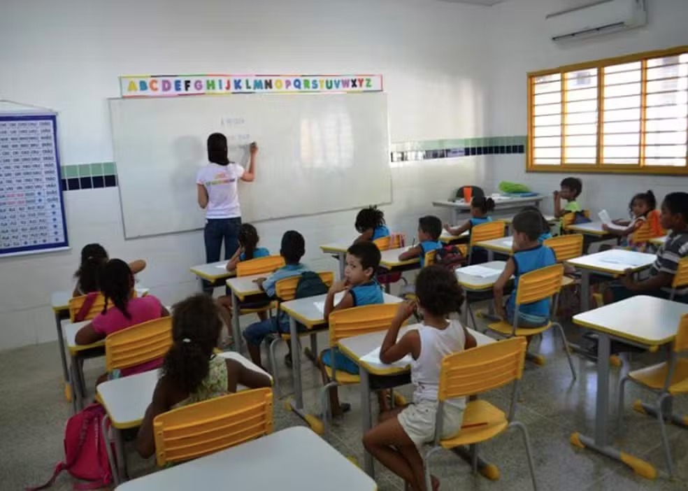 Semec anuncia convocação de mais 180 aprovados; confira