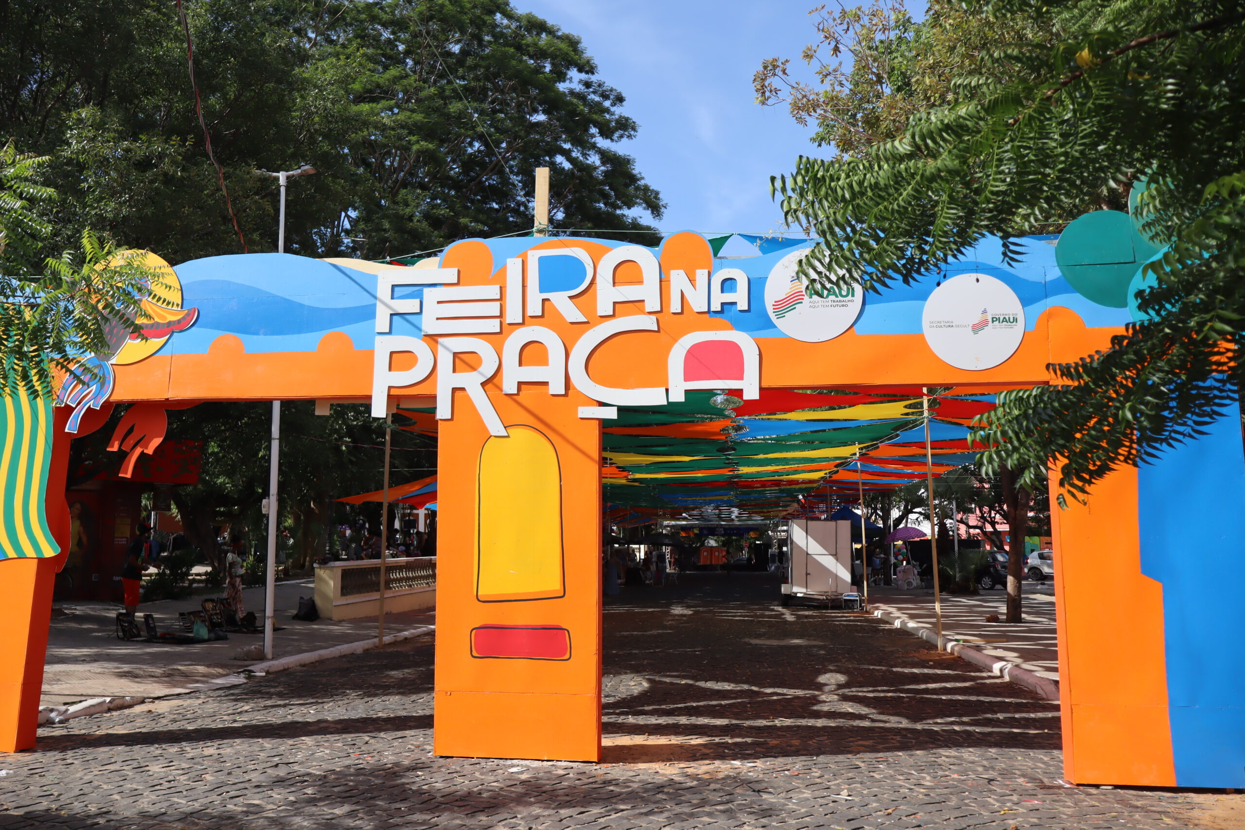 Feira na Praça terá esquenta para o jogo do Brasil com cultura, música e economia criativa no domingo (5)