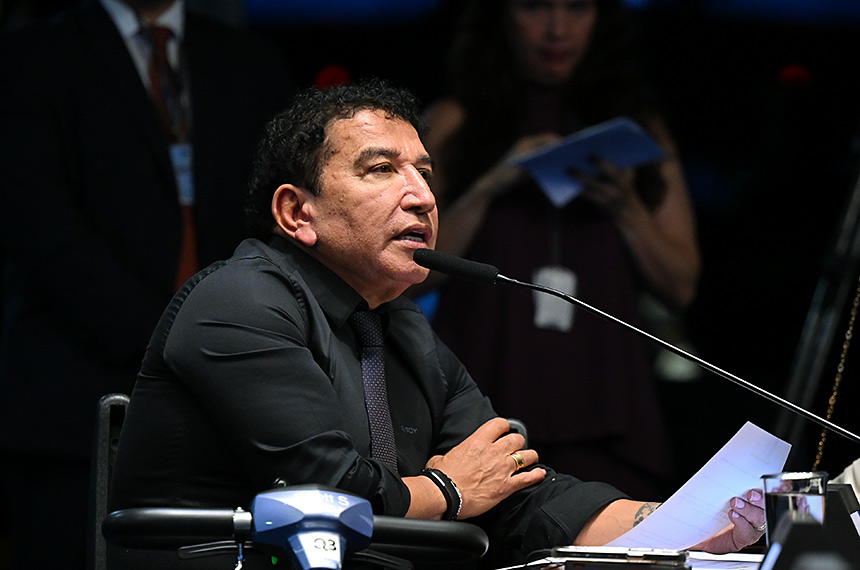Magno Malta pede urgência para projeto que regulamenta ensino domiciliar