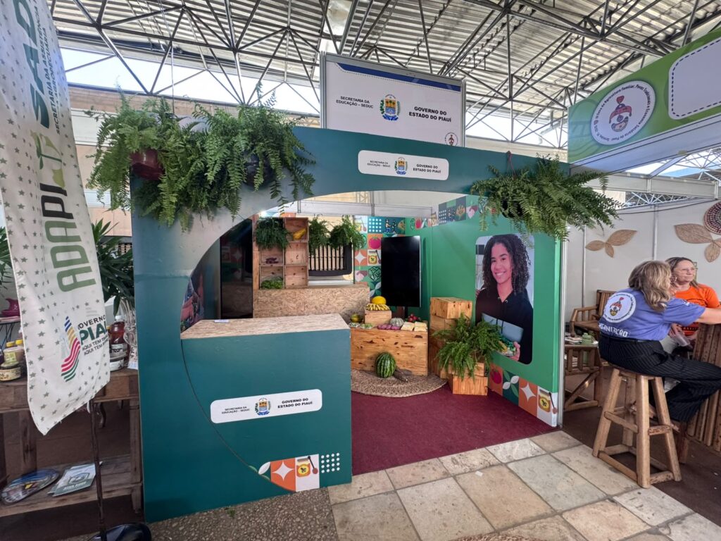 Seduc fortalece parceria com produtores e amplia busca ativa do Alfabetiza Piauí na III Feira da Agricultura Familiar