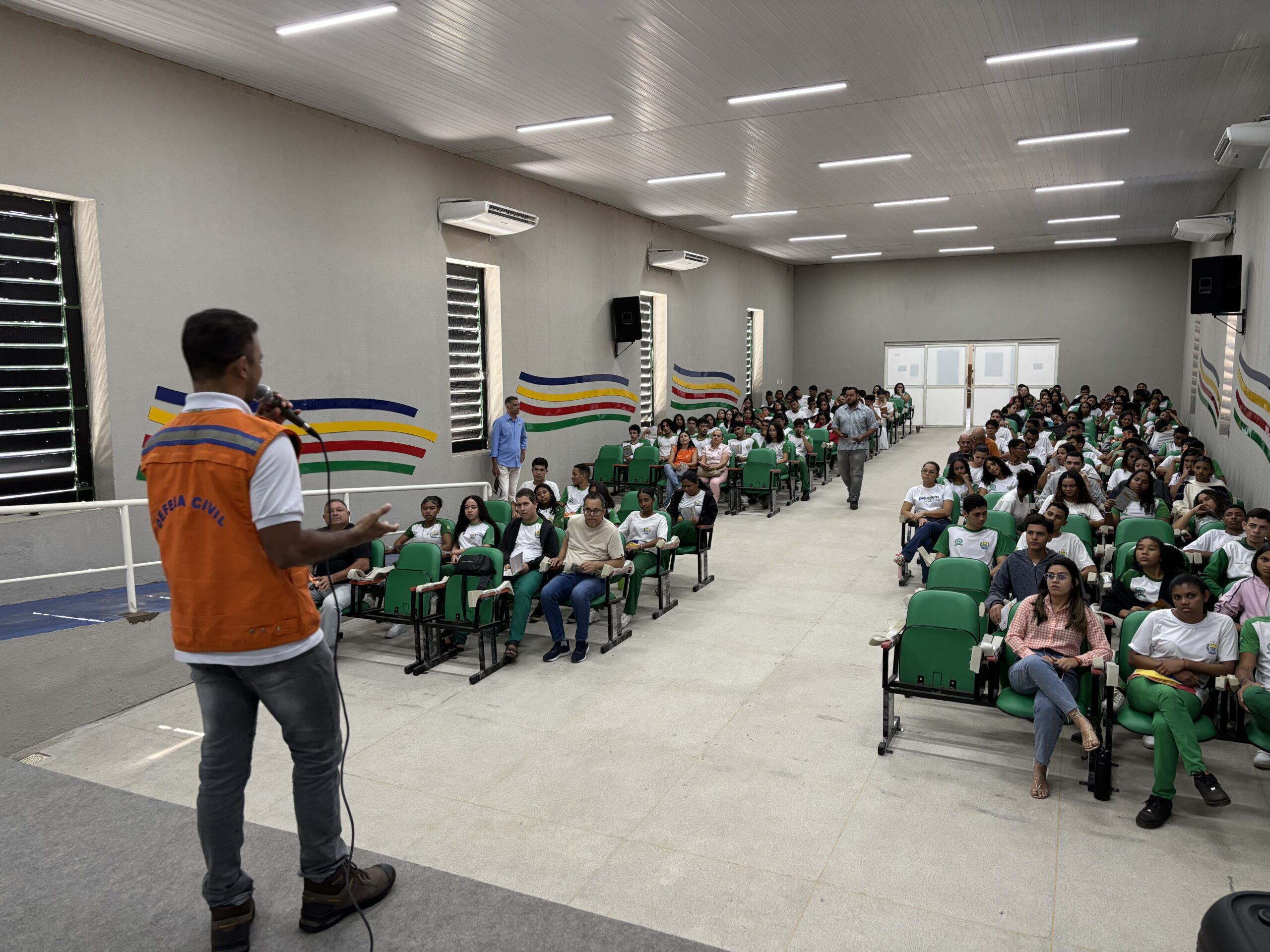 Defesa Civil lança campanha Banho Seguro e orienta estudantes para prevenir afogamentos em Valença do Piauí