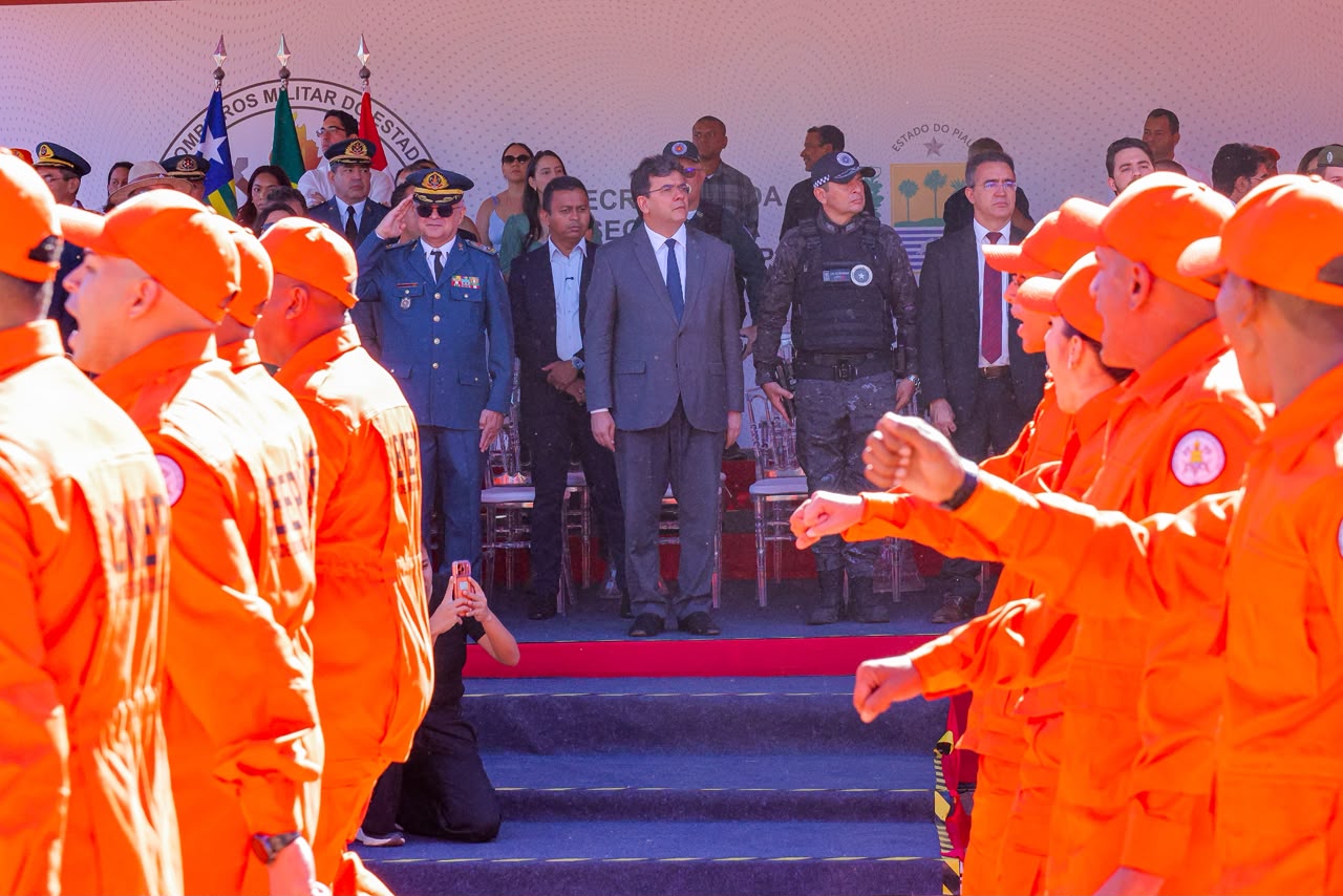Governo do Piauí nomeia 200 soldados, promove 77 militares e entrega maior investimento da história do Corpo de Bombeiros