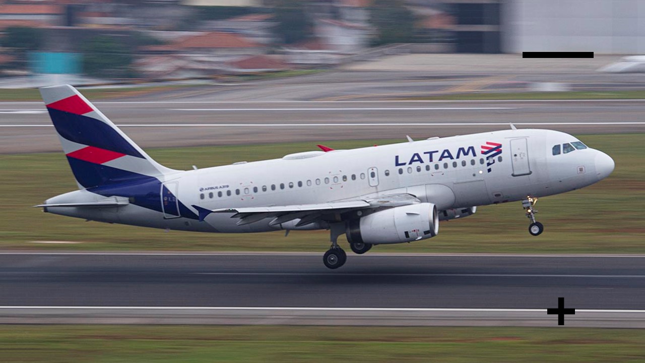 Voo da Latam para Teresina declara emergência e retorna a Brasília
