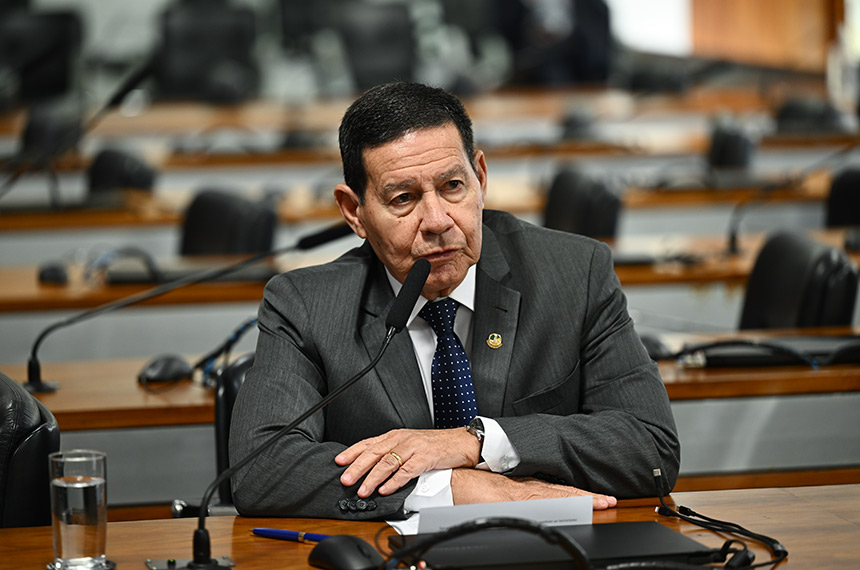 CRE quer ouvir Mauro Vieira sobre afirmação de risco de ação militar dos EUA