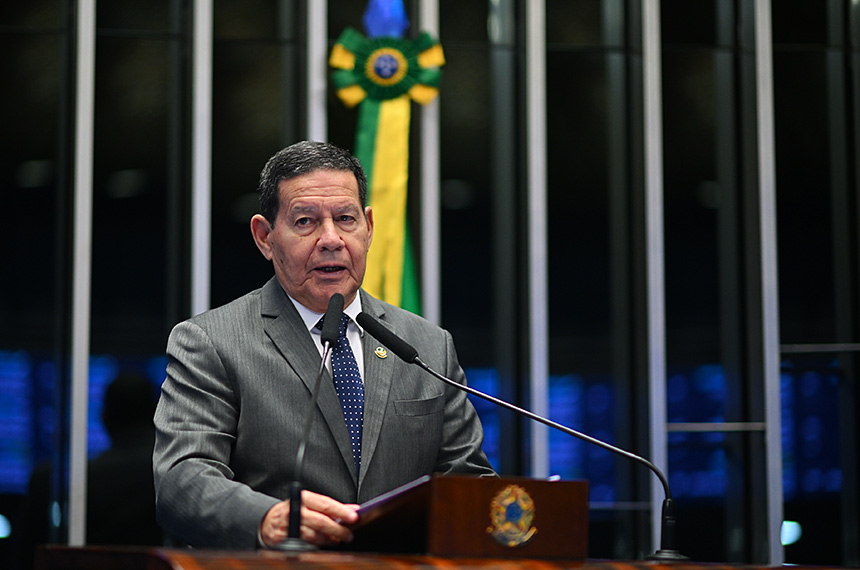 Hamilton Mourão cobra decisão do STF em relação aos condenados pelo 8 de Janeiro