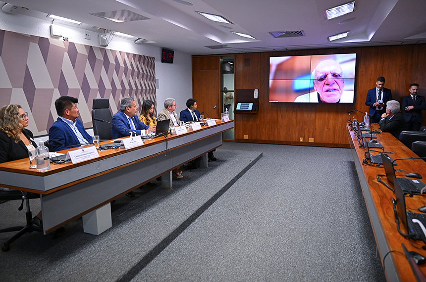 Cegueira: debatedores defendem foco em diagnóstico precoce e atenção a populações carentes