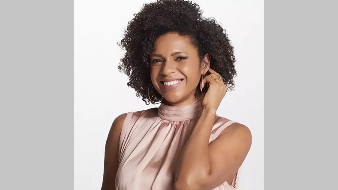 Quem é Luciana Barreto? Conheça a trajetória da jornalista, apresentadora e editora-chefe