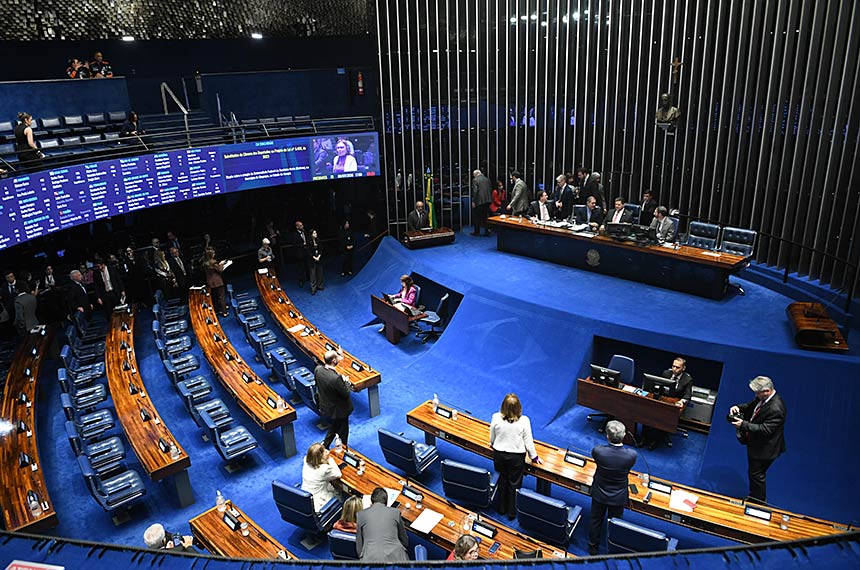 Senado pode votar na quarta aumento de penas para crimes contra professores e médicos