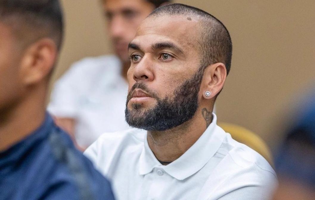 VÍDEO: Daniel Alves diz que era mais feliz preso ganhando 113 euros