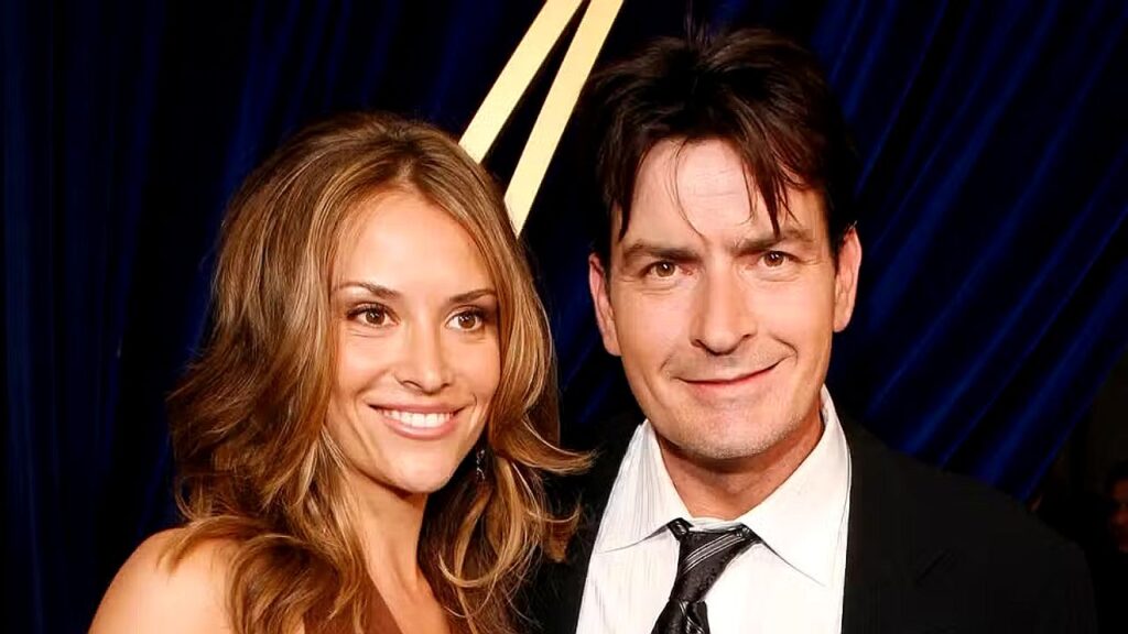 Charlie Sheen firma acordo sobre pensão dos filhos com Brooke Mueller